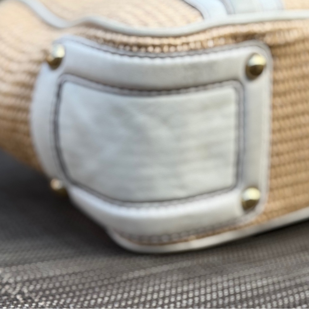 Banana Republic Tan and Cream Tote - Picture 4 of 10